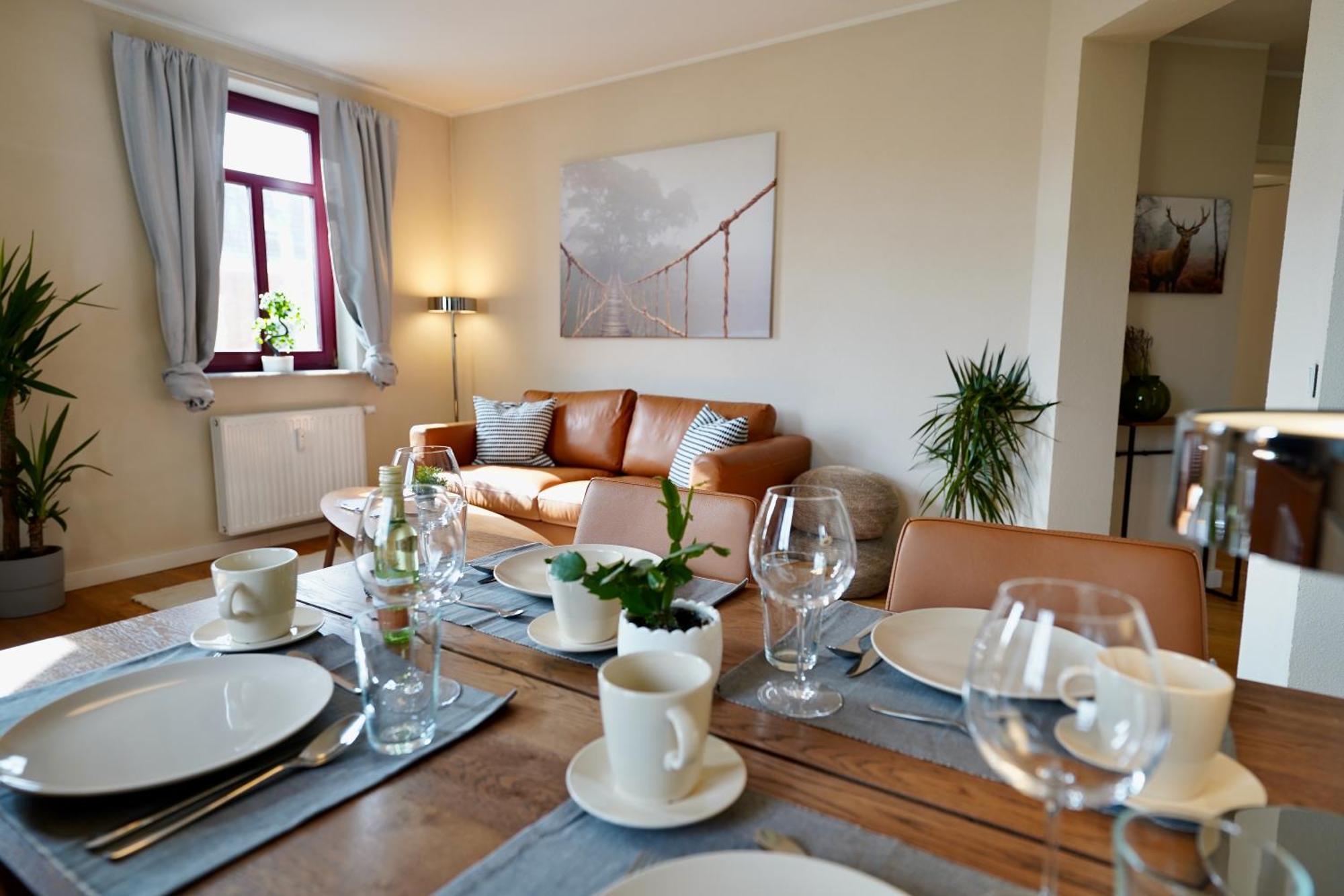 Edler Wohnraum Noble Stadtoase Mit Boxspringbett, Kaffeevollautomat & Parkplatz Zwickau Exteriör bild